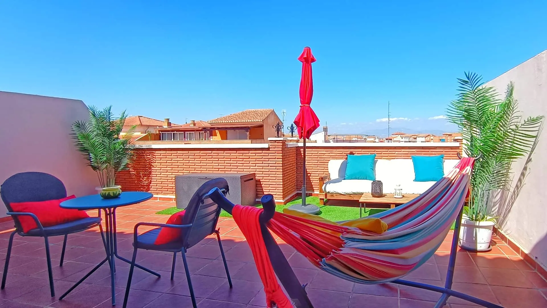 Amplia terraza con privacidad total 2
